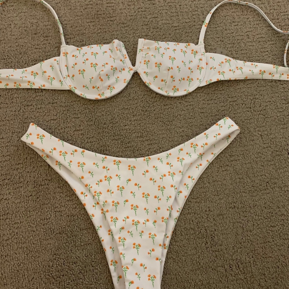 unworn sunnybunny bikini (selling bc too small)